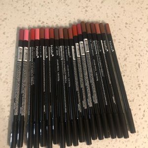 20 creamy Nabi lipliners
